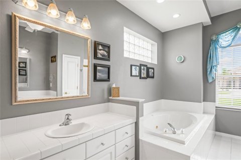 Casa en venta en Weeki Wachee, Florida, 3 dormitorios, 235.23 m2 № 1900156 - foto 28