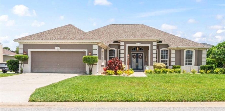 Casa en Weeki Wachee, Florida 3 dormitorios, 235.23 m2 № 1900156