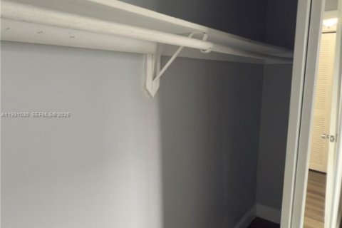 Снять в аренду кондоминиум в Норт-Майами-Бич, Флорида 1 спальня, 47.1м2, № 1989759 - фото 14