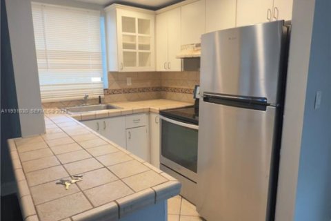 Снять в аренду кондоминиум в Норт-Майами-Бич, Флорида 1 спальня, 47.1м2, № 1989759 - фото 5