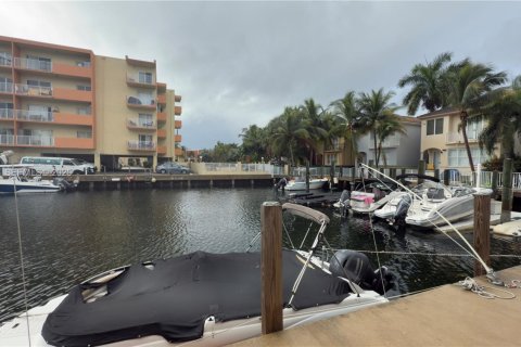 Снять в аренду кондоминиум в Норт-Майами-Бич, Флорида 1 спальня, 47.1м2, № 1989759 - фото 16