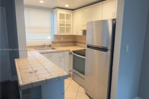 Снять в аренду кондоминиум в Норт-Майами-Бич, Флорида 1 спальня, 47.1м2, № 1989759 - фото 7