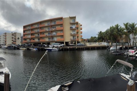 Снять в аренду кондоминиум в Норт-Майами-Бич, Флорида 1 спальня, 47.1м2, № 1989759 - фото 17