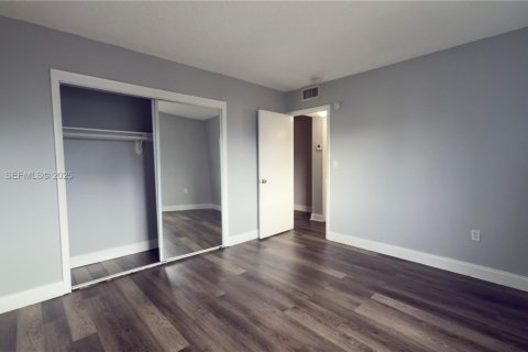 Снять в аренду кондоминиум в Норт-Майами-Бич, Флорида 1 спальня, 47.1м2, № 1989759 - фото 13