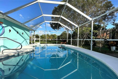 Villa ou maison à vendre à Port St. Lucie, Floride: 3 chambres, 153.85 m2 № 1967407 - photo 2