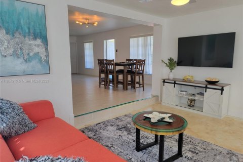 Villa ou maison à vendre à Port St. Lucie, Floride: 3 chambres, 153.85 m2 № 1967407 - photo 12