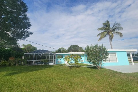 Villa ou maison à vendre à Port St. Lucie, Floride: 3 chambres, 153.85 m2 № 1967407 - photo 4