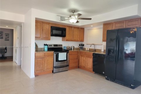 Villa ou maison à vendre à Port St. Lucie, Floride: 3 chambres, 153.85 m2 № 1967407 - photo 7