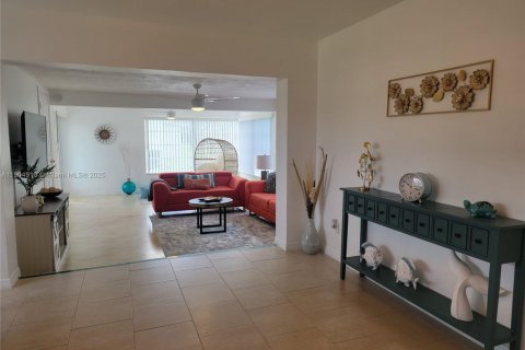 Villa ou maison à vendre à Port St. Lucie, Floride: 3 chambres, 153.85 m2 № 1967407 - photo 11