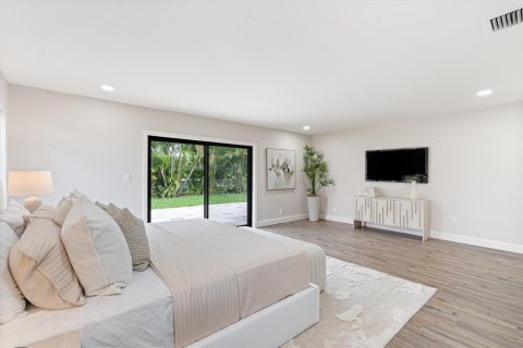 House in Tamarac, Florida 4 bedrooms, 261.15 sq.m. № 2431539 - photo 13