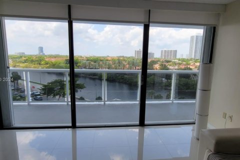 Condo in Aventura, Florida, 2 bedrooms  № 1729597 - photo 9