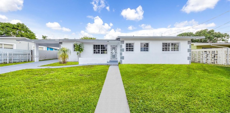 House in Miami Gardens, Florida 4 bedrooms, 230.21 sq.m. № 1976364