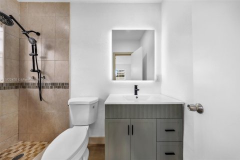 House in Miami Gardens, Florida 4 bedrooms, 230.21 sq.m. № 1976364 - photo 23