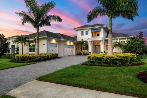 House in Lakewood Ranch, Florida 4 bedrooms, 331.66 sq.m. № 1900928 - photo 1