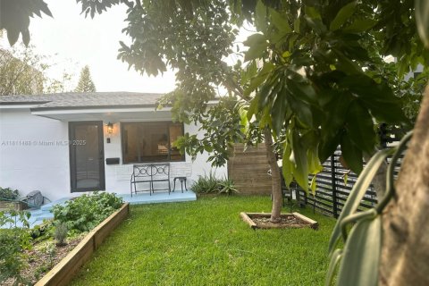 House in Miami, Florida 5 bedrooms, 135.73 sq.m. № 1875323 - photo 2