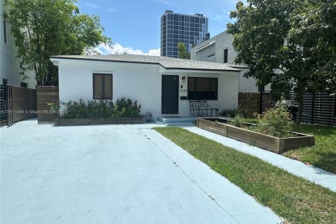 House in Miami, Florida 5 bedrooms, 135.73 sq.m. № 1875323 - photo 30