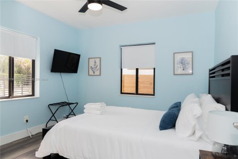 House in Miami, Florida 5 bedrooms, 135.73 sq.m. № 1875323 - photo 11