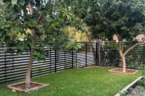 House in Miami, Florida 5 bedrooms, 135.73 sq.m. № 1875323 - photo 27