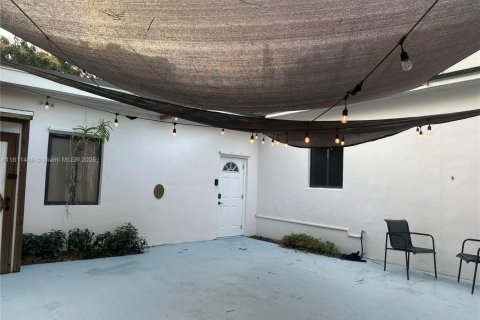 House in Miami, Florida 5 bedrooms, 135.73 sq.m. № 1875323 - photo 24