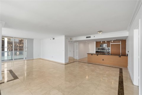 Condo in Miami, Florida, 3 bedrooms  № 2053017 - photo 13