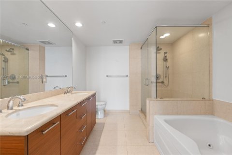 Condo in Miami, Florida, 3 bedrooms  № 2053017 - photo 22