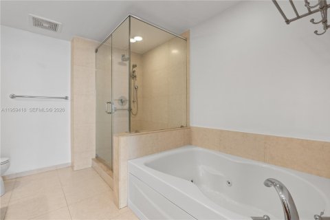 Condo in Miami, Florida, 3 bedrooms  № 2053017 - photo 23