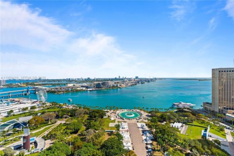 Condo in Miami, Florida, 3 bedrooms  № 2053017 - photo 2