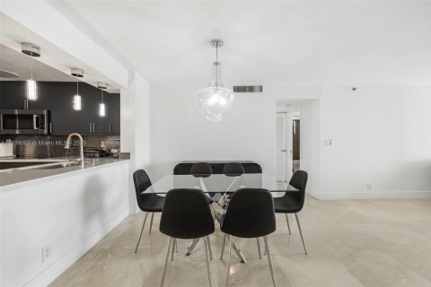 Купить кондоминиум в Майами-Бич, Флорида 3 спальни, 221.11м2, № 1941909 - фото 8