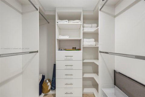 Купить кондоминиум в Майами-Бич, Флорида 3 спальни, 221.11м2, № 1941909 - фото 24