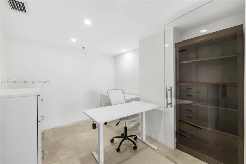 Купить кондоминиум в Майами-Бич, Флорида 3 спальни, 221.11м2, № 1941909 - фото 13