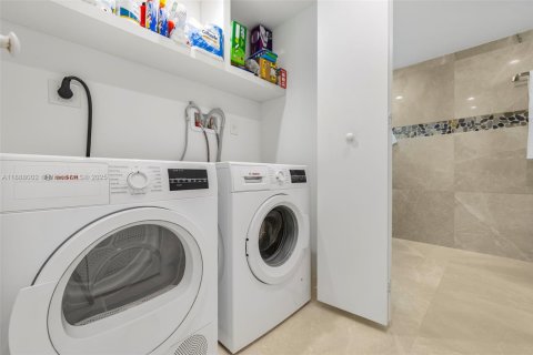 Купить кондоминиум в Майами-Бич, Флорида 3 спальни, 221.11м2, № 1941909 - фото 23