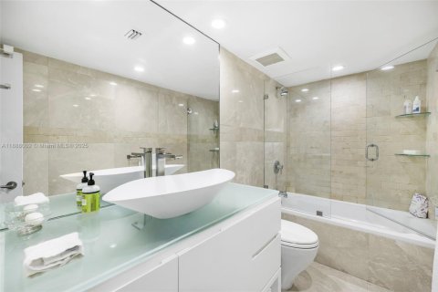 Купить кондоминиум в Майами-Бич, Флорида 3 спальни, 221.11м2, № 1941909 - фото 15