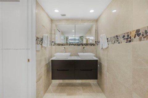 Купить кондоминиум в Майами-Бич, Флорида 3 спальни, 221.11м2, № 1941909 - фото 25
