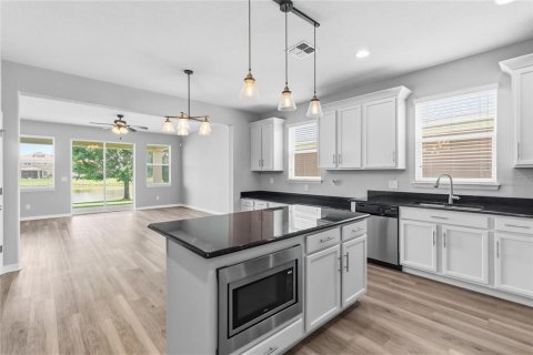 Villa ou maison à vendre à Kissimmee, Floride: 5 chambres, 303.51 m2 № 2199057 - photo 12