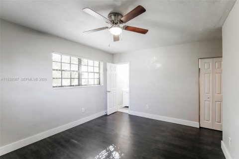 Casa en alquiler en Miami, Florida, 4 dormitorios, 205.96 m2 № 1996301 - foto 9