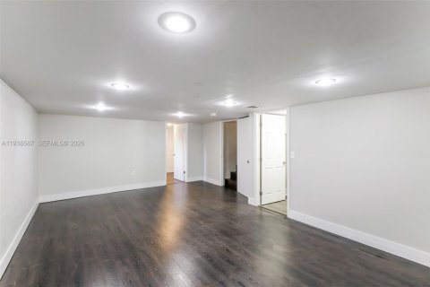 Casa en alquiler en Miami, Florida, 4 dormitorios, 205.96 m2 № 1996301 - foto 7