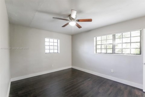 Casa en alquiler en Miami, Florida, 4 dormitorios, 205.96 m2 № 1996301 - foto 10