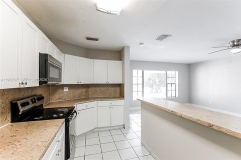 Casa en alquiler en Miami, Florida, 4 dormitorios, 205.96 m2 № 1996301 - foto 6