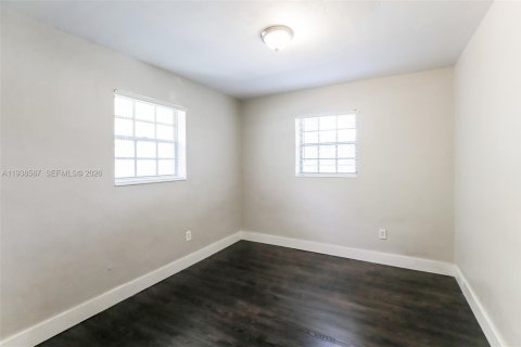 Casa en alquiler en Miami, Florida, 4 dormitorios, 205.96 m2 № 1996301 - foto 12