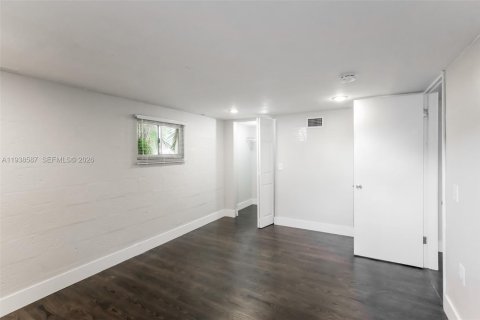 Casa en alquiler en Miami, Florida, 4 dormitorios, 205.96 m2 № 1996301 - foto 14