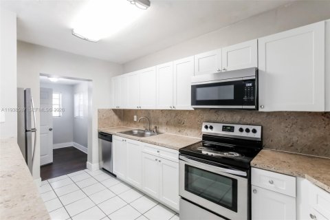 Casa en alquiler en Miami, Florida, 4 dormitorios, 205.96 m2 № 1996301 - foto 5