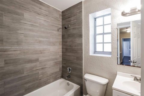 Casa en alquiler en Miami, Florida, 4 dormitorios, 205.96 m2 № 1996301 - foto 17