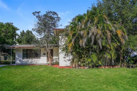 Casa en Miami, Florida 4 dormitorios, 205.96 m2 № 1996301