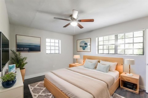 Casa en alquiler en Miami, Florida, 4 dormitorios, 205.96 m2 № 1996301 - foto 11