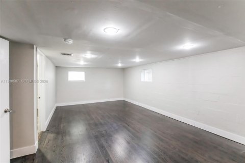 Casa en alquiler en Miami, Florida, 4 dormitorios, 205.96 m2 № 1996301 - foto 8