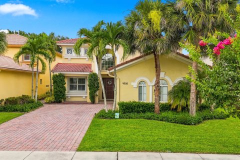 House in Lake Worth, Florida 4 bedrooms, 252.23 sq.m. № 2188630 - photo 2
