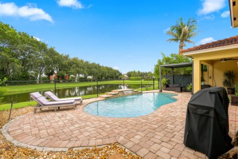 House in Lake Worth, Florida 4 bedrooms, 252.23 sq.m. № 2188630 - photo 10