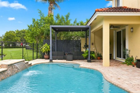 House in Lake Worth, Florida 4 bedrooms, 252.23 sq.m. № 2188630 - photo 11