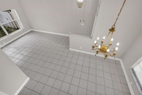 Casa en venta en Pembroke Pines, Florida, 4 dormitorios, 205.59 m2 № 1983036 - foto 15