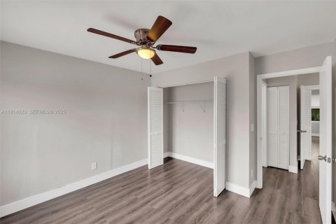 Casa en venta en Pembroke Pines, Florida, 4 dormitorios, 205.59 m2 № 1983036 - foto 27